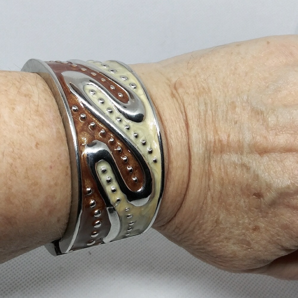 Two Tone Wavy Brown Cream Swirl Silver Clamper Bracelet